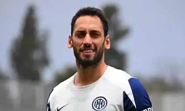 弗里克：少一人作战拿下比赛令我满意 西甲有三到五支球队处于争冠梯队